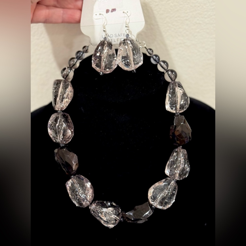 Elegant Black and Silver Jewelry Set